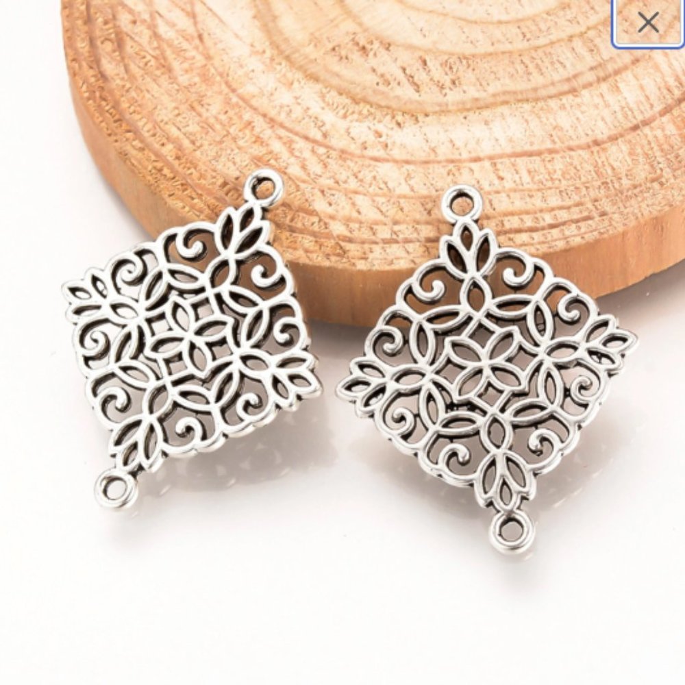 💝5/$25💖 Ornate filigree Rhombus connector link, two holes, diamond shaped link
